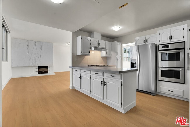 Building Photo - 17352 Sunset Blvd