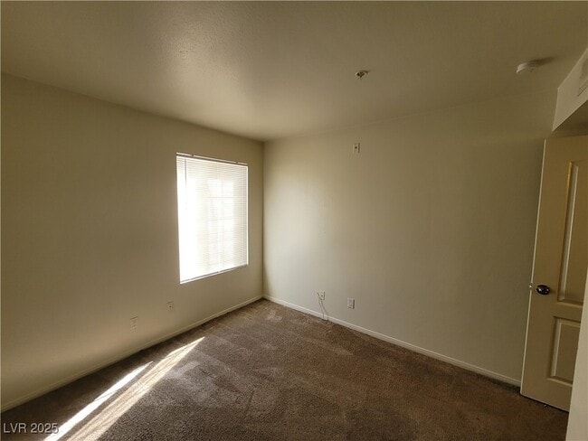 Building Photo - 2121 Blue Breeze Dr