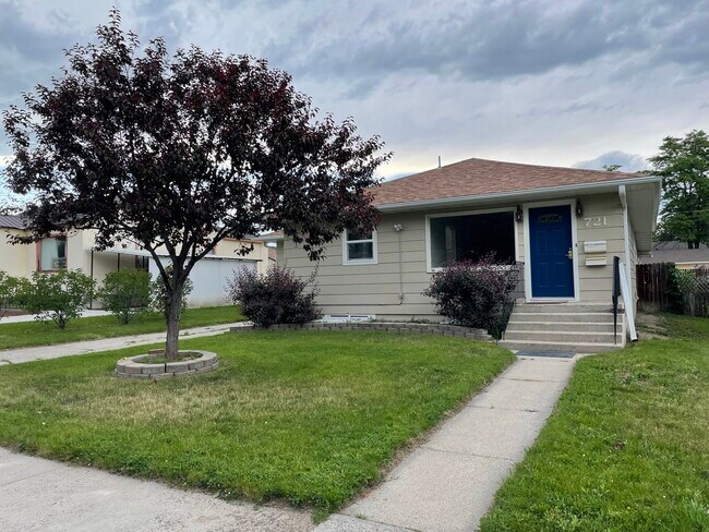 Primary Photo - 721 Avenue D