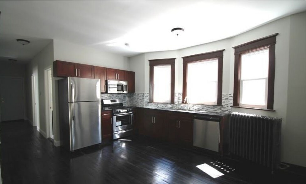 Kitchen - 206 Ontario St