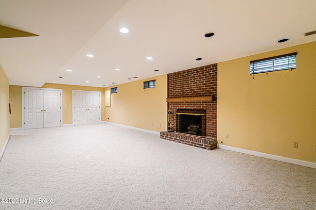 Building Photo - 303 Coralberry Rd