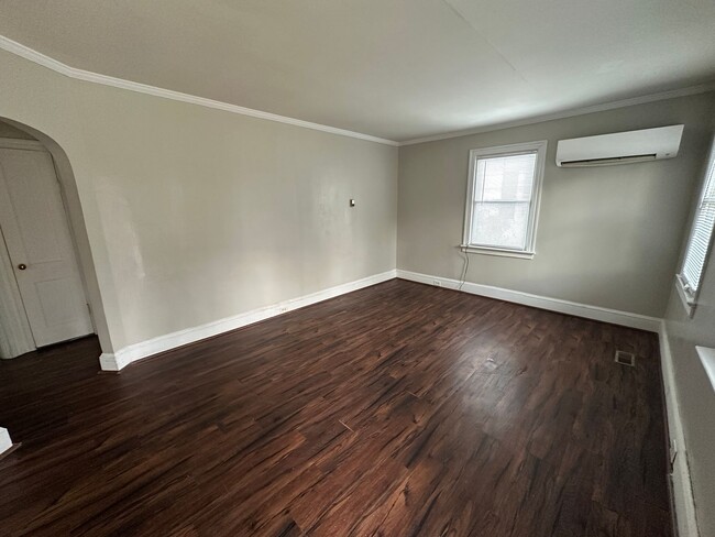 Building Photo - Charming and Spacious 2-Bedroom, 2-Bathroo...