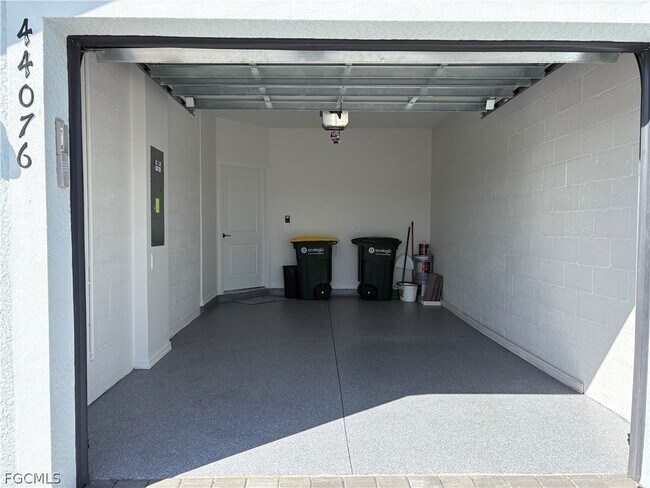 Building Photo - 44076 Bellamy Pl