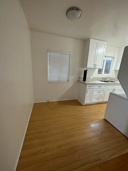 Building Photo - 630 Westbourne Dr