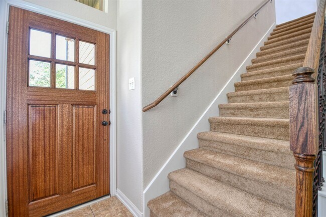 Building Photo - 38 Cheswood Manor Drive