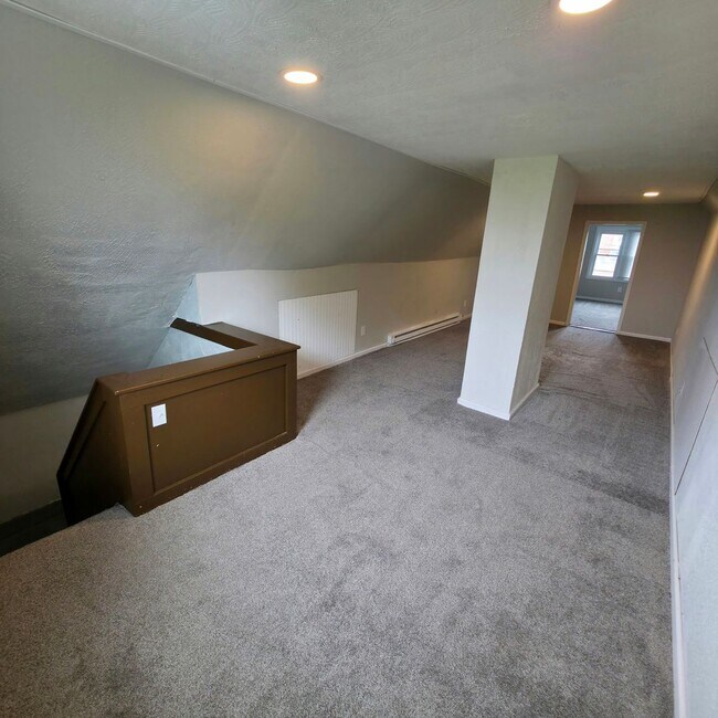 Building Photo - 1394 Larchmont Rd