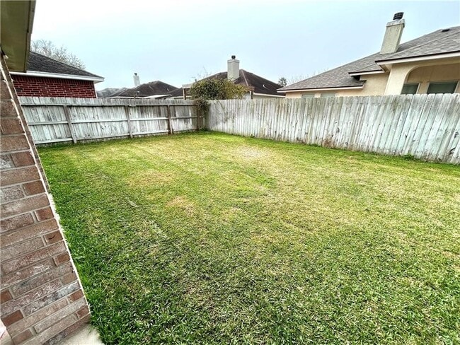 Building Photo - 7005 Vineyard Dr