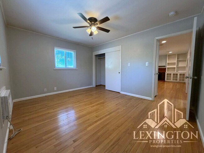 Building Photo - Charming 2 Bedroom Home with Large Backyard & Garage