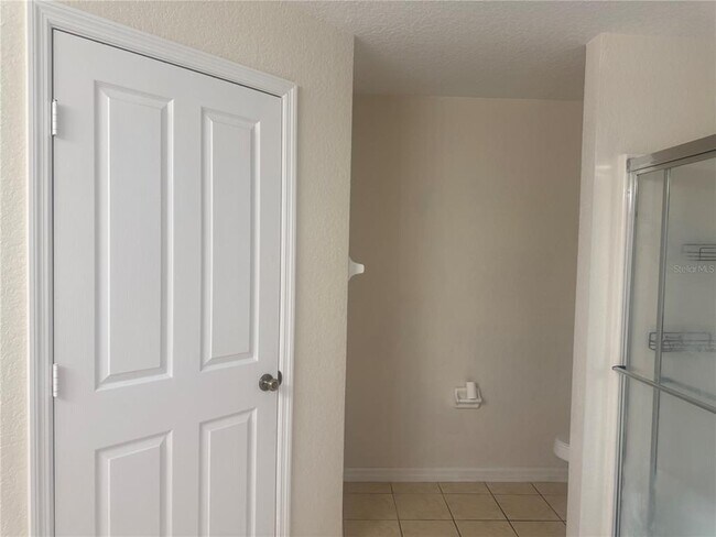 Building Photo - 927 Reserve Pl