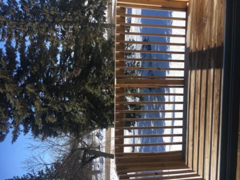 Building Photo - 208 Center St