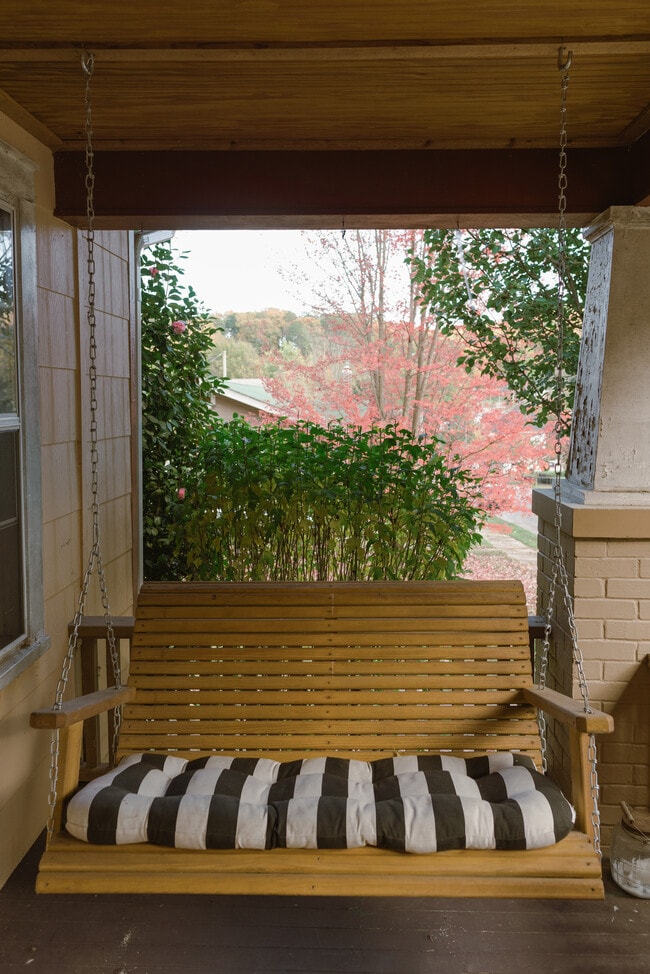 Building Photo - 1707 W 43rd St