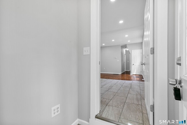 Building Photo - 196 Farren Ave