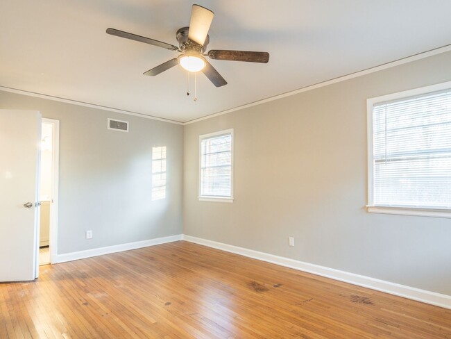 Building Photo - NEWLY RENOVATED - 2BR/1.5BA in Whitehaven!