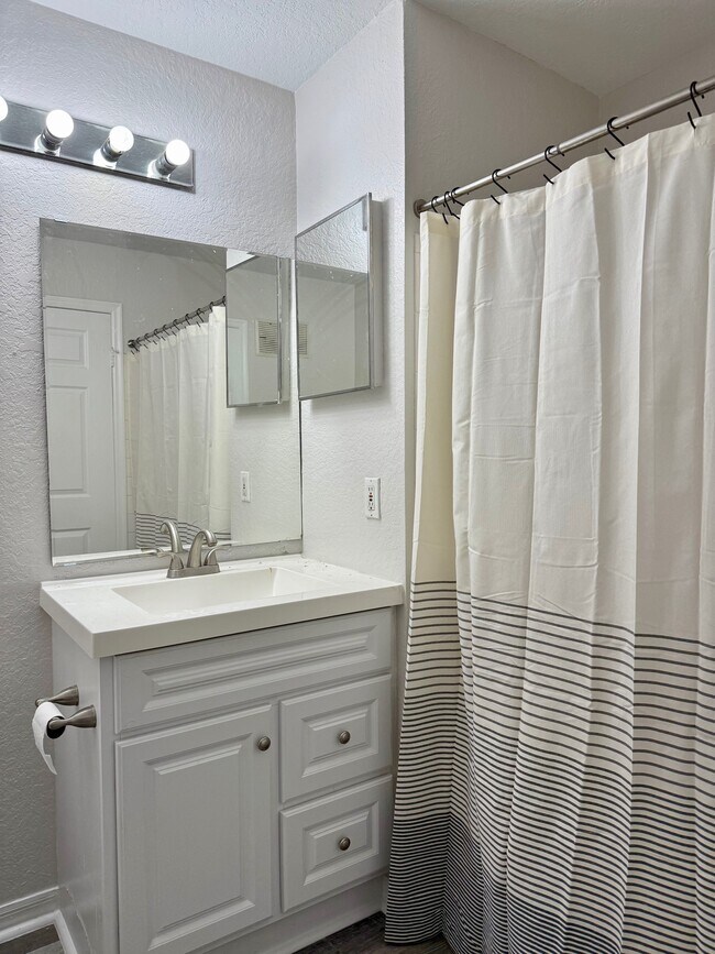 Building Photo - 7511 Seurat St