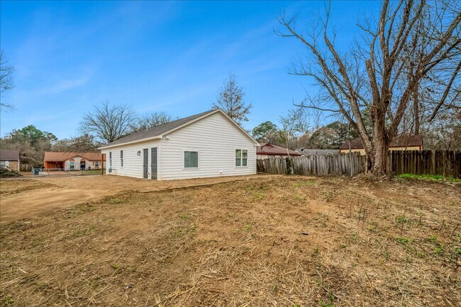 Building Photo - Spacious 4BR/2BA Home with 1,387 Sq Ft — Prime Memphis Location!