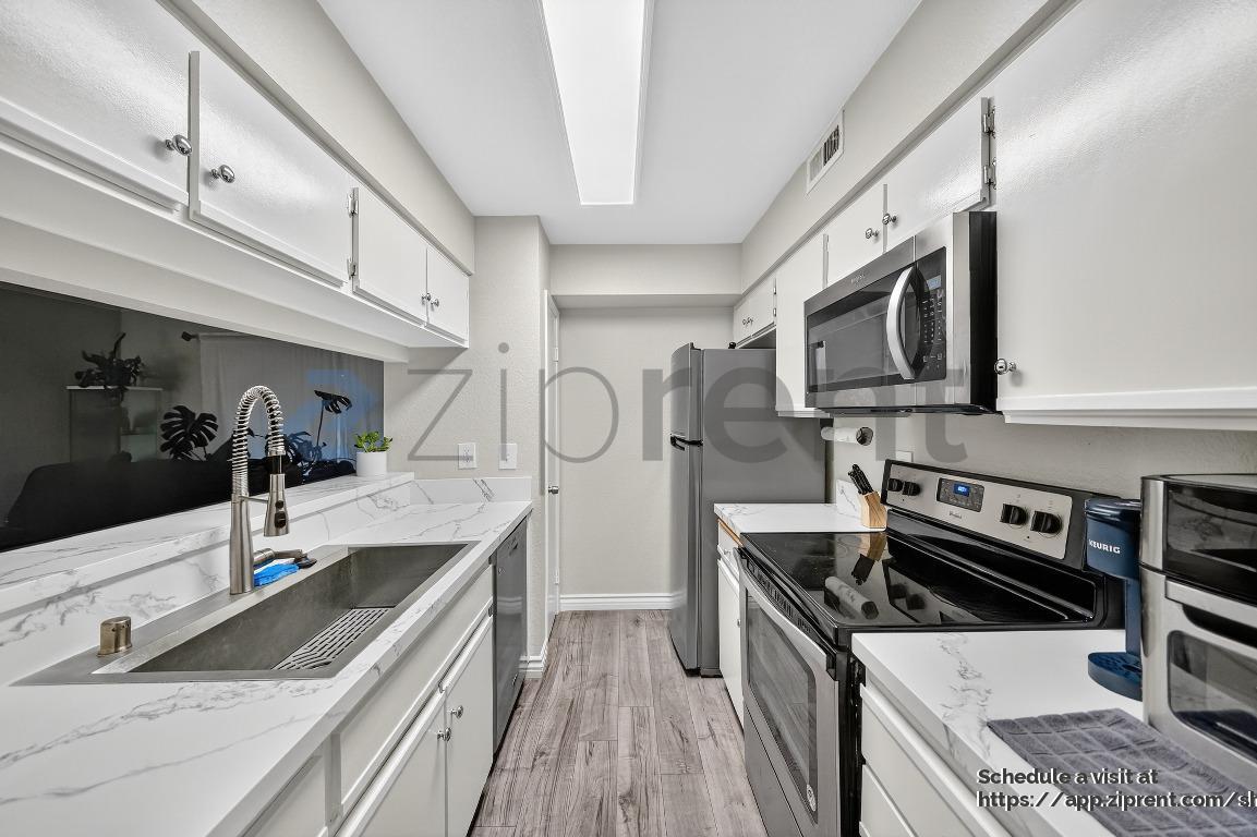 Building Photo - 10655 Lemon Ave