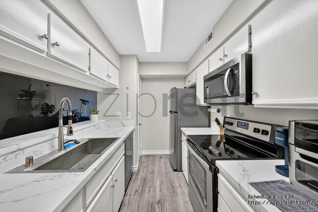 Building Photo - 10655 Lemon Ave