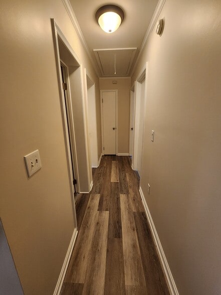 Building Photo - 860 Beaglin Park Dr