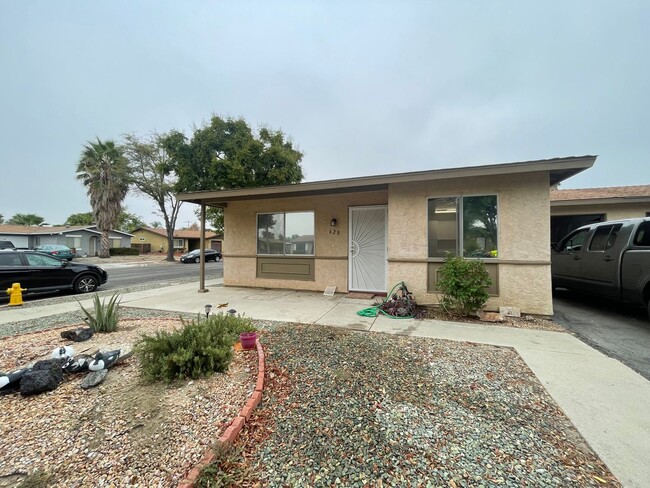 Building Photo - Recently Upgraded Two Bedroom Two Bathroom...