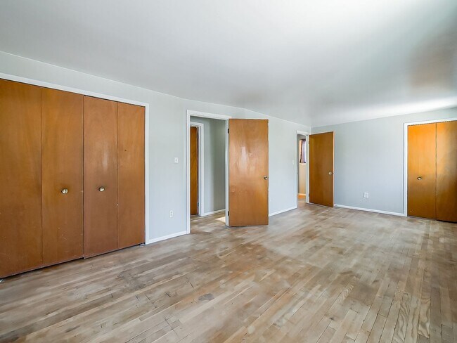 Building Photo - AVAILABLE NOW! Spacious and Inviting Westland Home!