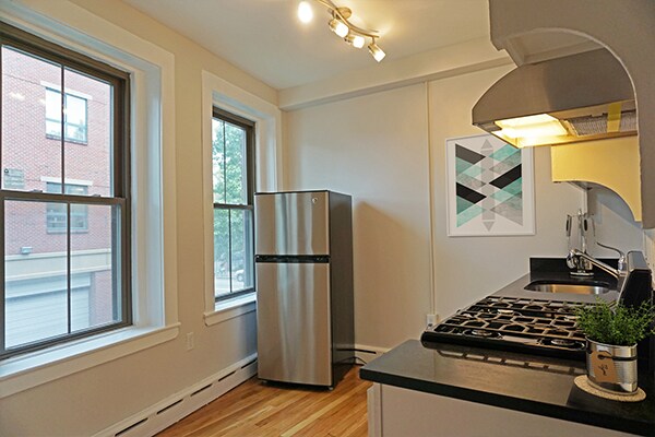 Building Photo - 106 Willow St