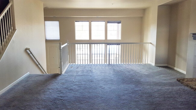 Building Photo - Gorgeous Town Home Across from Virginia Lake!