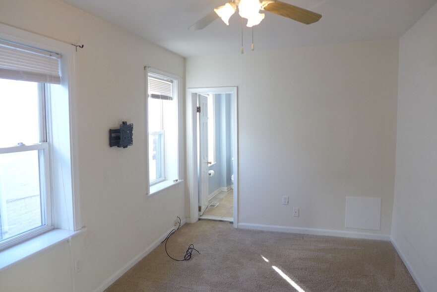 Building Photo - 512 S Wolfe St