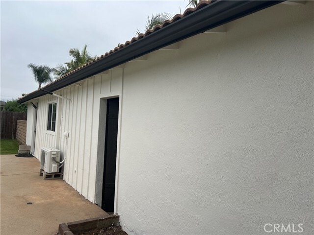 Building Photo - 323 W Palm Dr