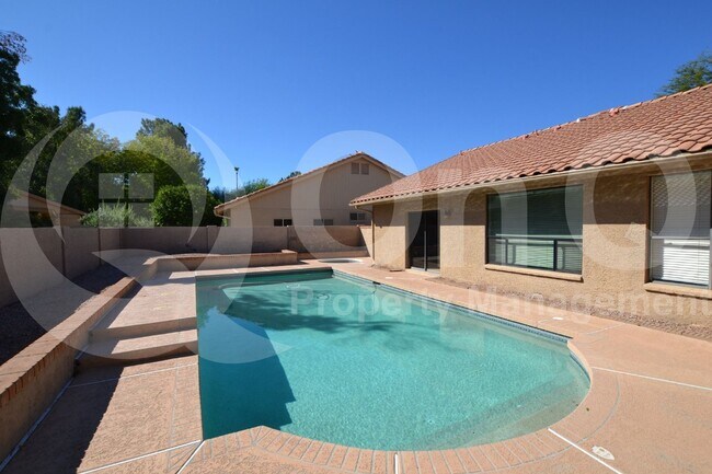 Building Photo - 2409 W Marlboro Dr