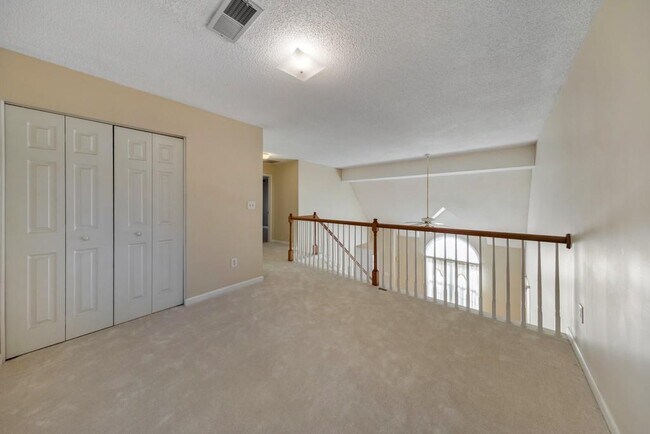 Building Photo - 2025 Baramore Oaks Dr