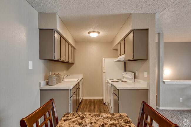 1BR, 1BA -586SF - Sawmill Apartments