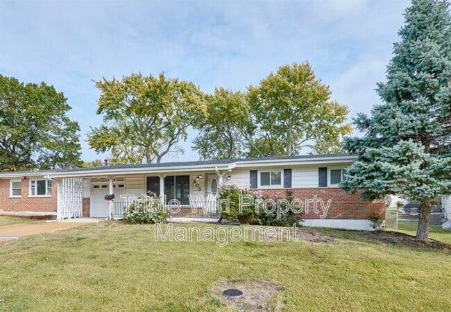 Building Photo - 803 Holiday Ave