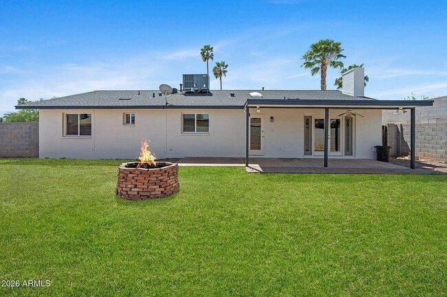 Building Photo - 1664 E Del Rio Dr