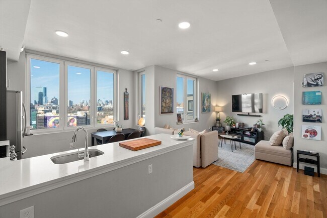 Building Photo - 10 Taber St