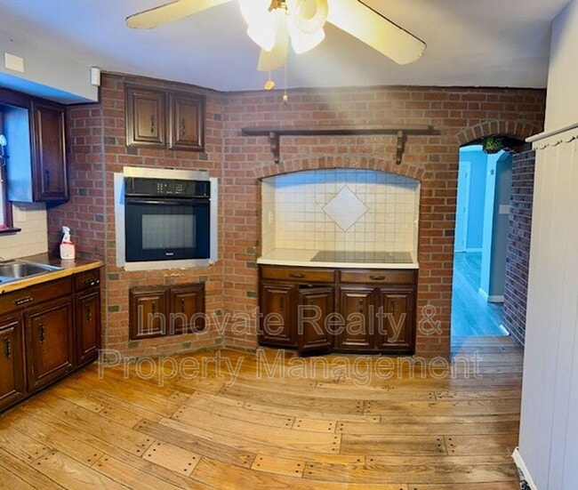 Building Photo - 1126 Sunset Ln