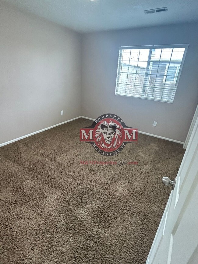 Building Photo - Beautiful 3 Bed 2.5 Bath - 2 Story Home in...