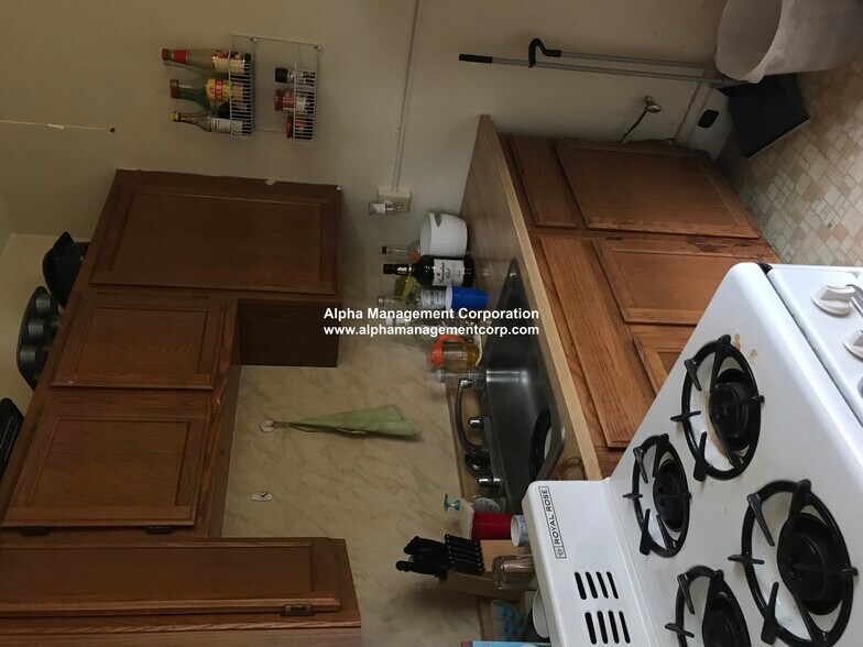 Building Photo - 349 Pleasant St