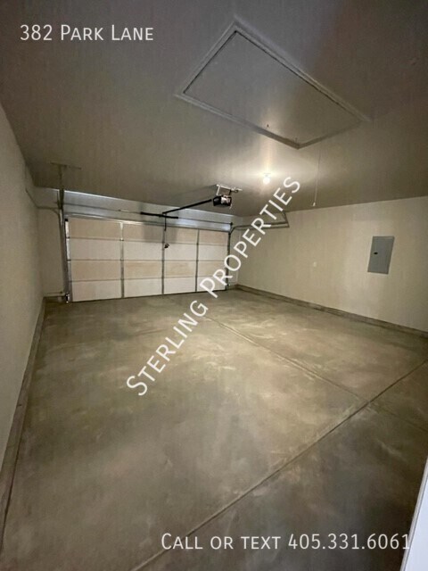 Building Photo - 382 Park Ln