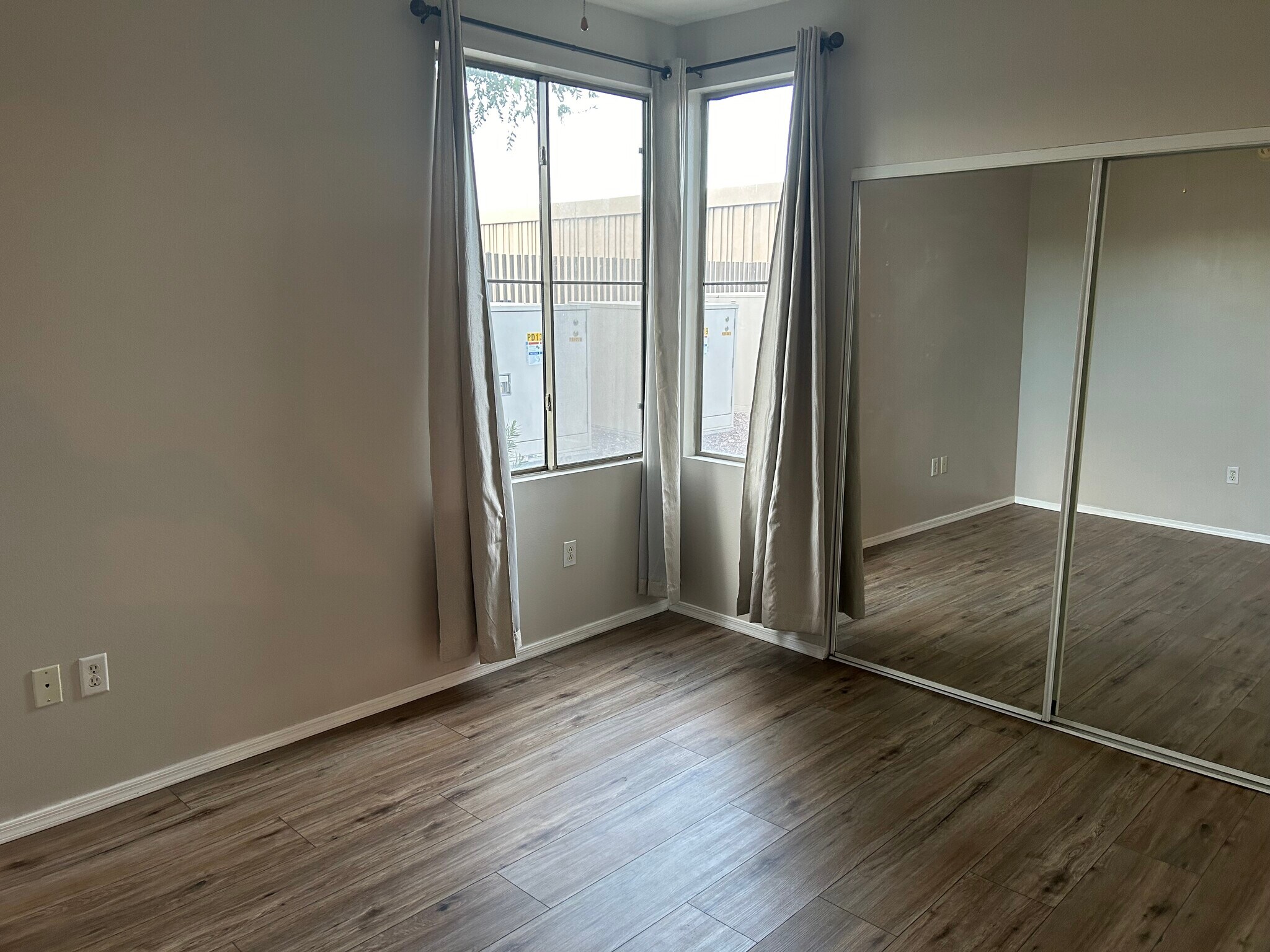 Building Photo - 1701 E Colter St