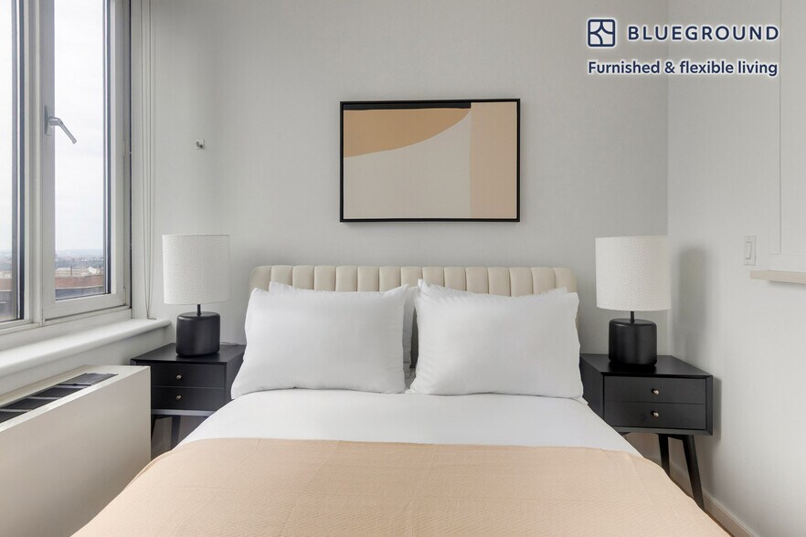 Building Photo - 635 W 42nd St