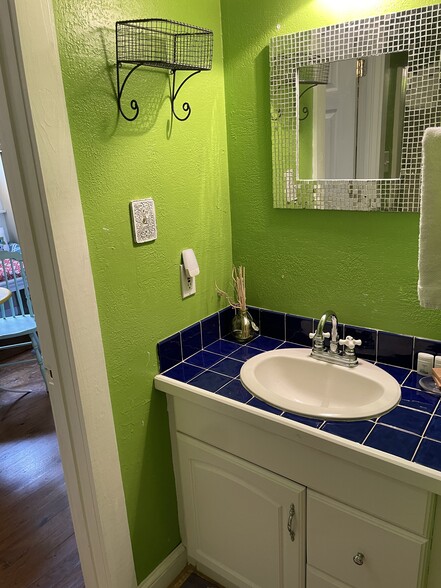tiled vanity and sink - 540 E Taylor St