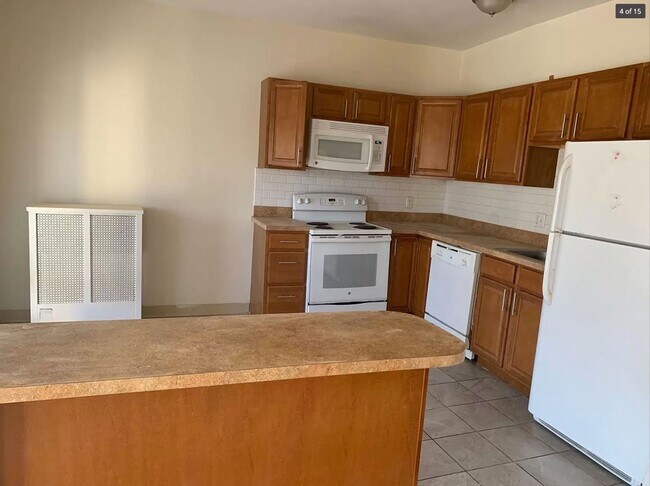 Building Photo - Charming 3 Bedroom-No Broker Fee