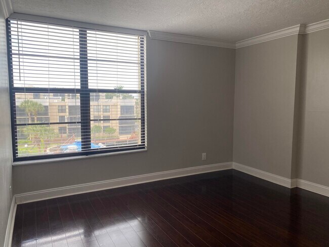 Building Photo - 9 Royal Palm Way