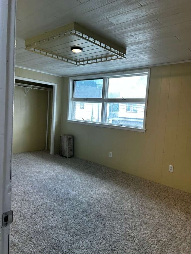 Building Photo - 41 Fallbrook St
