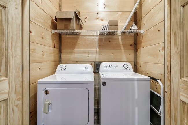 Building Photo - 2127 Eagle Feather Dr