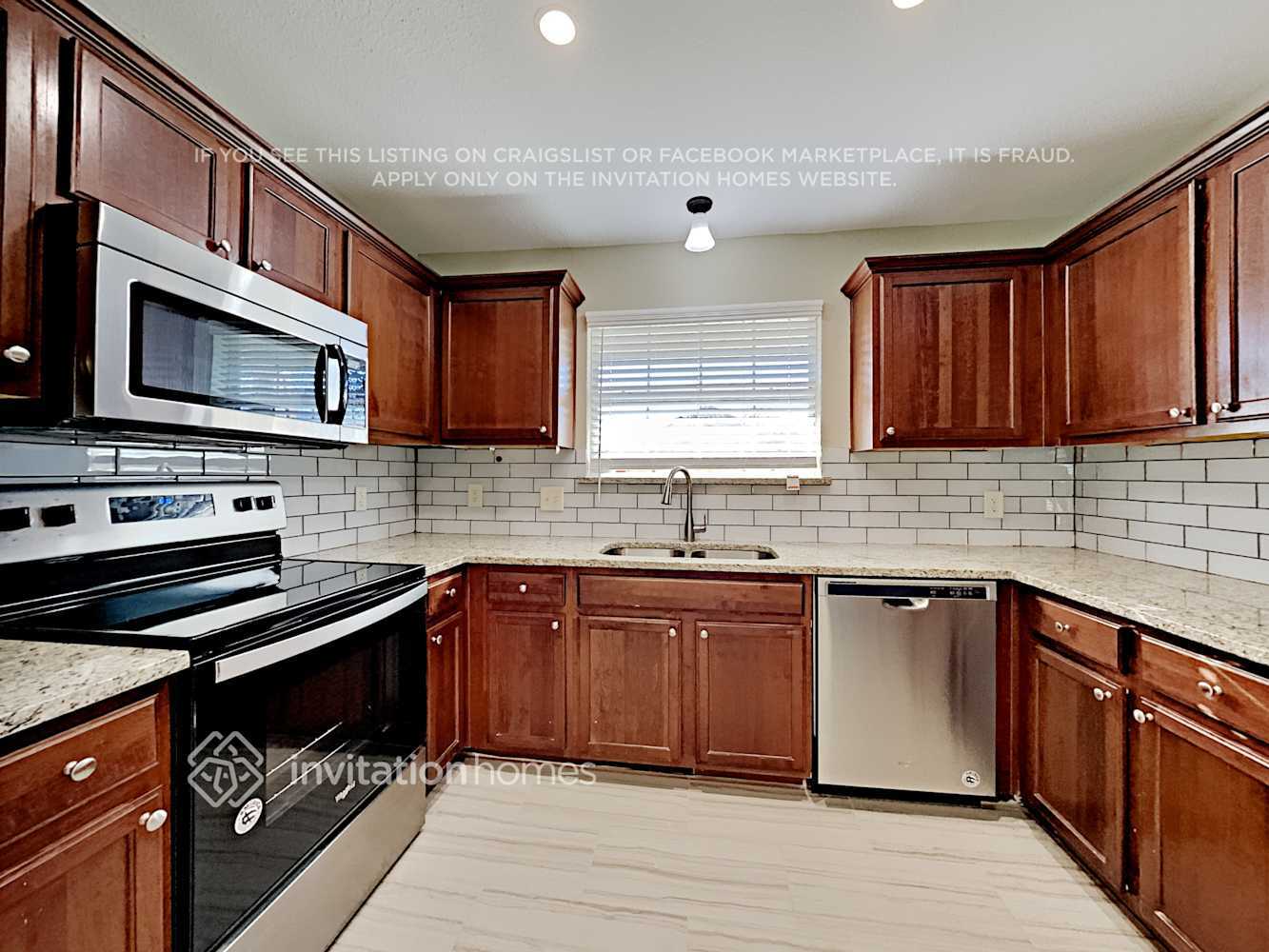 Building Photo - 2308 Arrowhead Dr