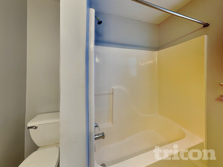 Building Photo - 85 Brandon Dr