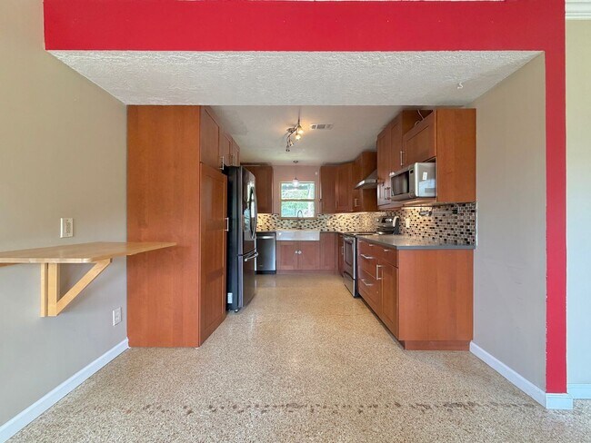 Building Photo - 7103 Twin Crest Dr