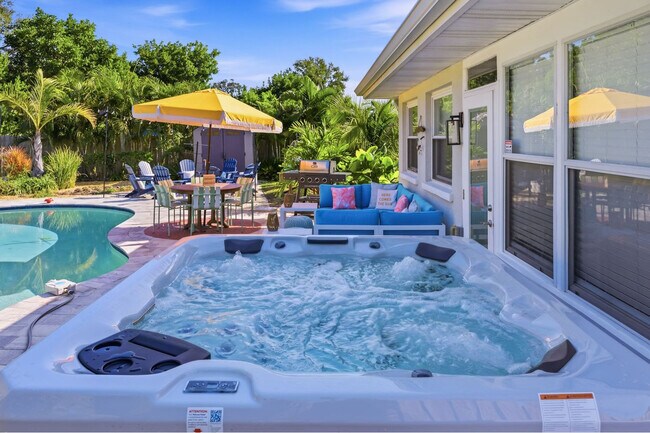 Building Photo - 10861 62nd Ave N