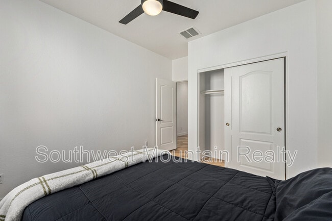 Building Photo - 17809 W Lincoln St